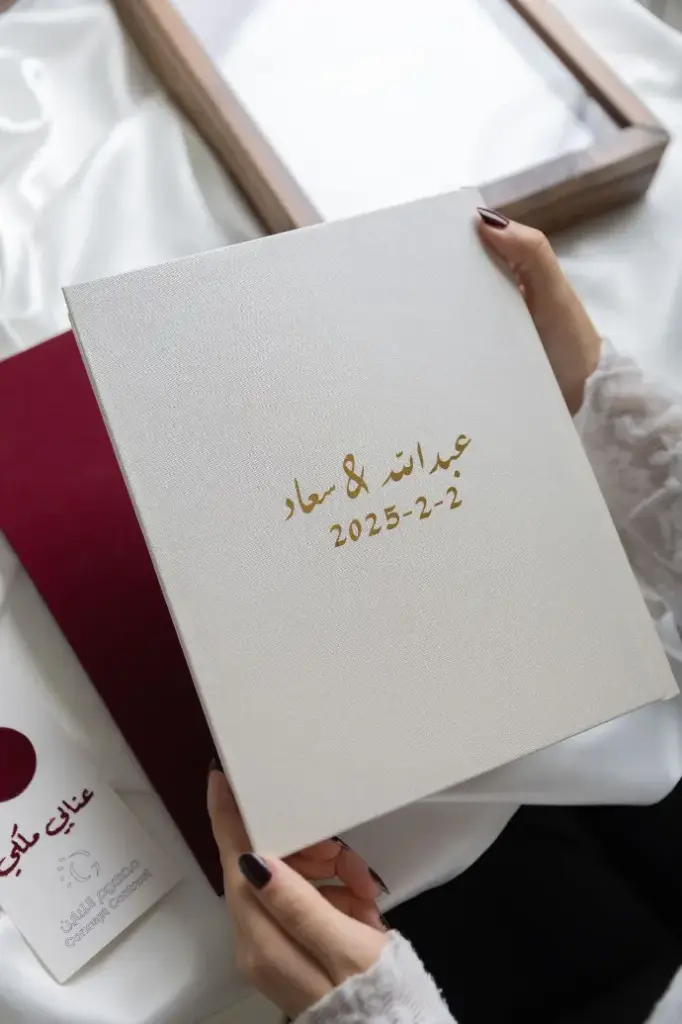 ألبوم بكج A5+ ( 25*40 )  (بدون معالجه, اولفين قرين, بوكس خشبي, ذهبي, خط عربي, الاسم المطبوع, التاريخ ميلادي, رابط الصور درايف, بدون اضافة لوقو)